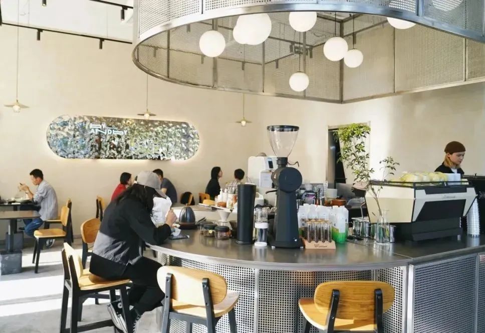 一杯coffee加“滨”，谢谢！