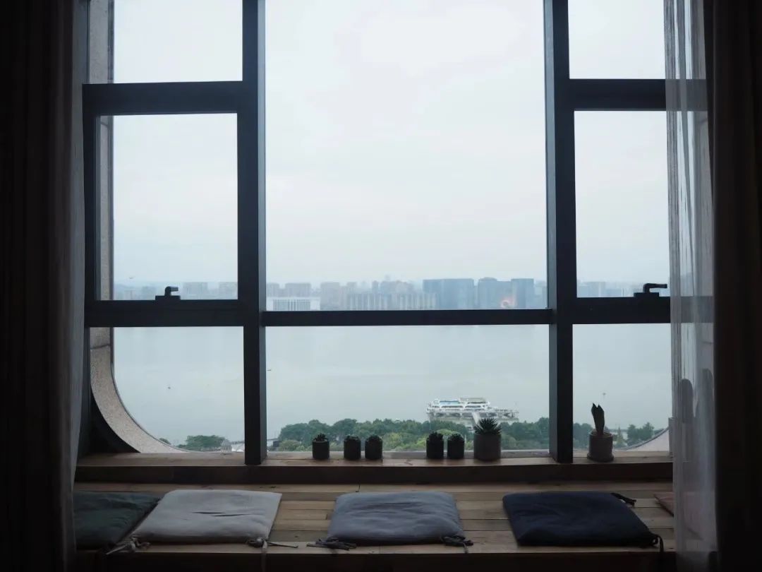 一杯coffee加“滨”，谢谢！