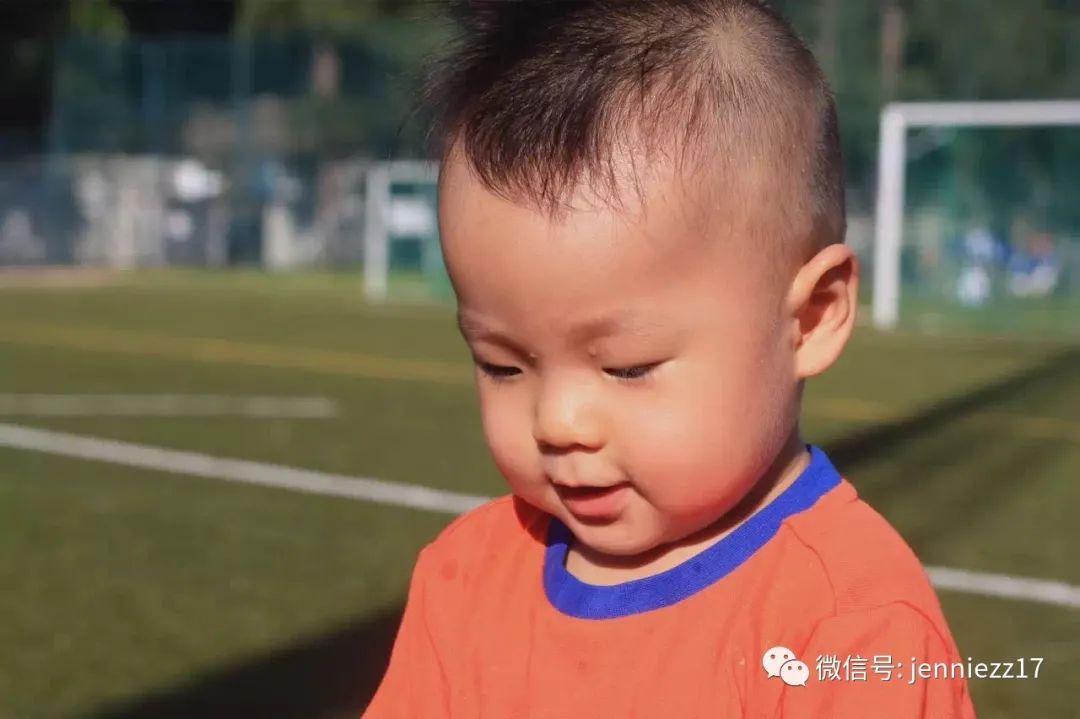 2岁就开始专攻足球，长大能成为梅西吗？|DrMommy运动启蒙