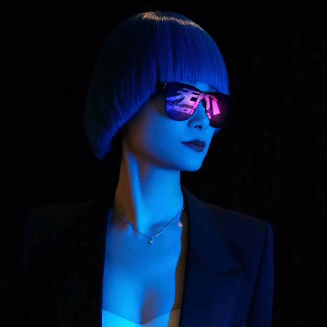 邓紫棋以前穿皮裤的造型,邓紫棋穿粉皮裤的照片