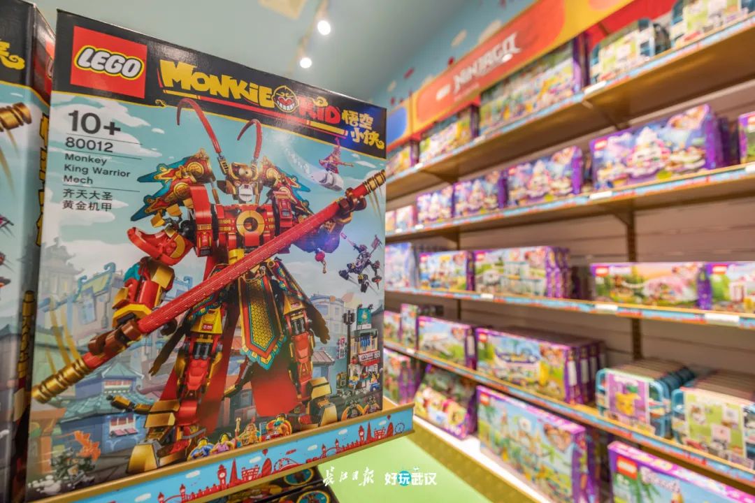 汉街最大玩具店,逛超大玩具店