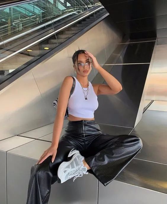 看泫雅的搭配,周冬雨泫雅撞衫