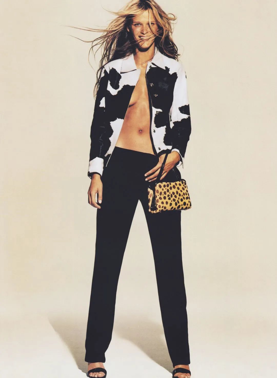 看泫雅的搭配,周冬雨泫雅撞衫