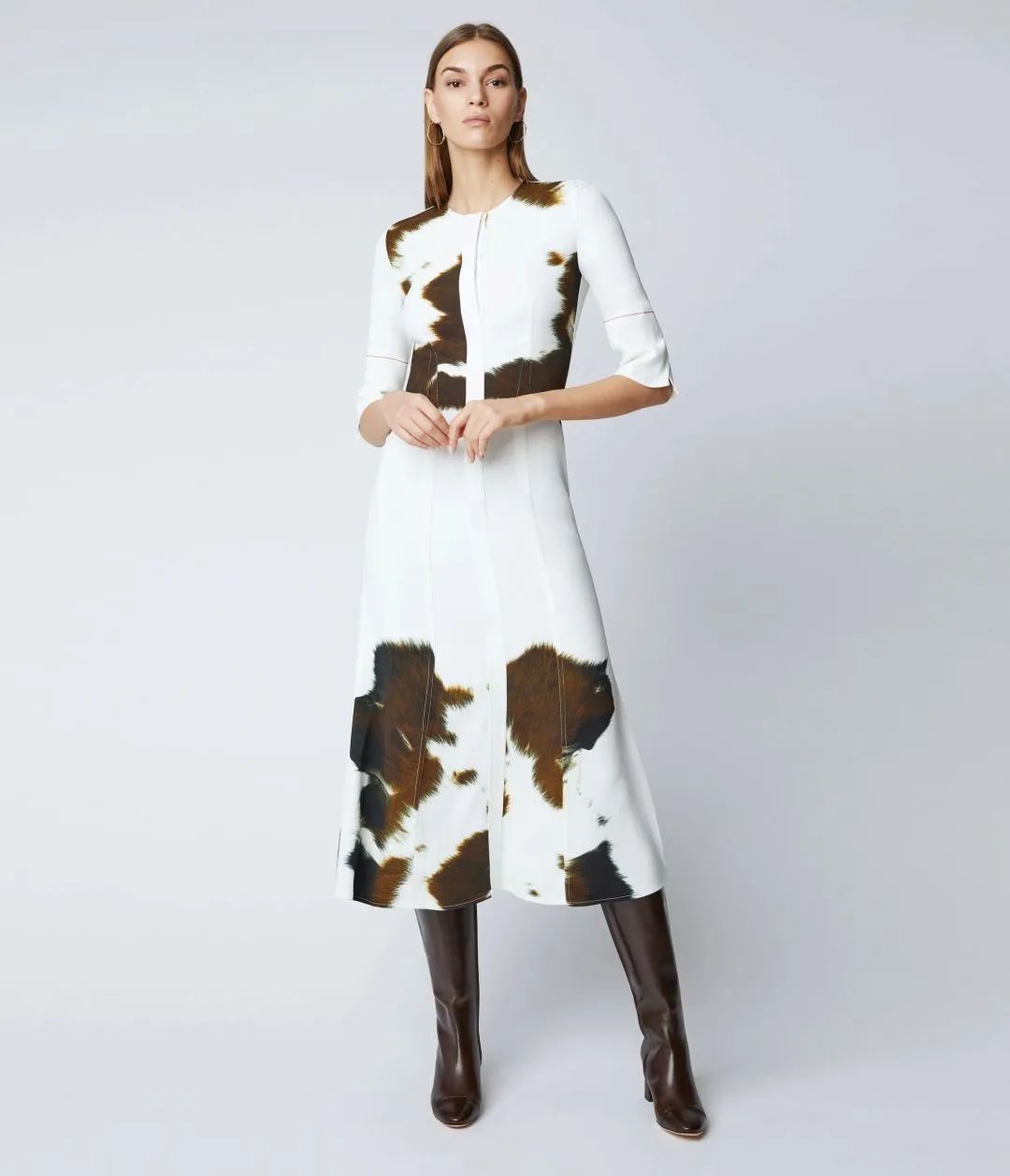 看泫雅的搭配,周冬雨泫雅撞衫