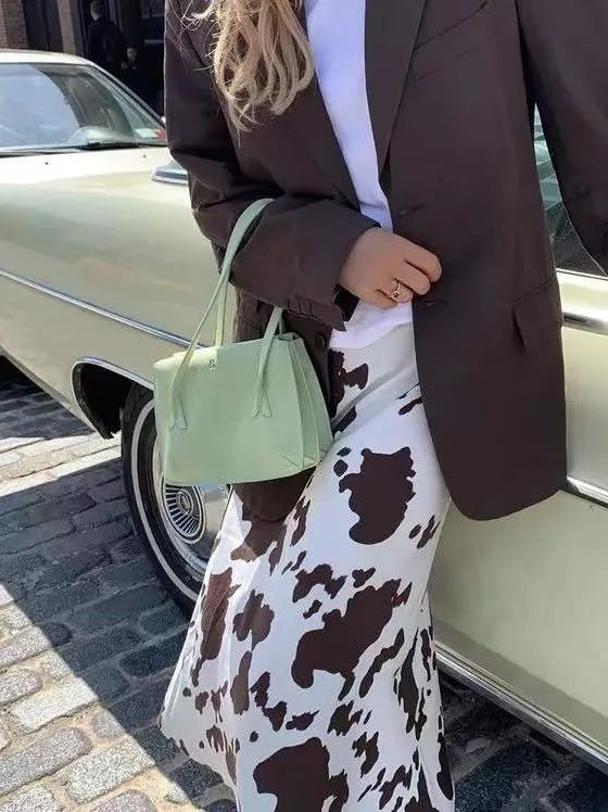 看泫雅的搭配,周冬雨泫雅撞衫