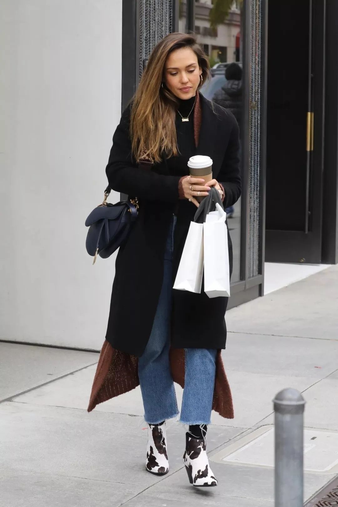 看泫雅的搭配,周冬雨泫雅撞衫