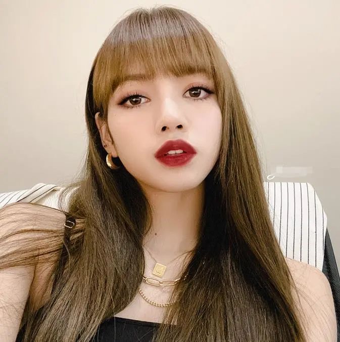 邓紫棋以前穿皮裤的造型,邓紫棋穿粉皮裤的照片