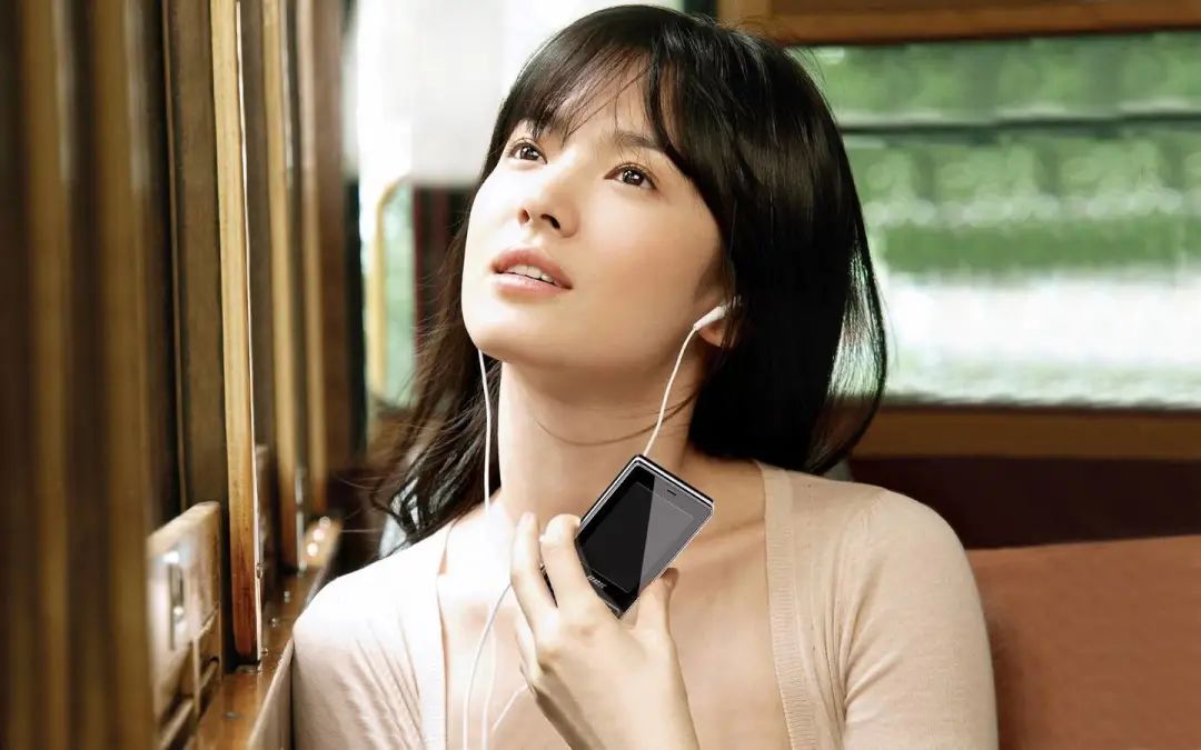 邓紫棋以前穿皮裤的造型,邓紫棋穿粉皮裤的照片