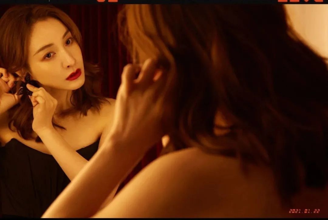 邓紫棋以前穿皮裤的造型,邓紫棋穿粉皮裤的照片