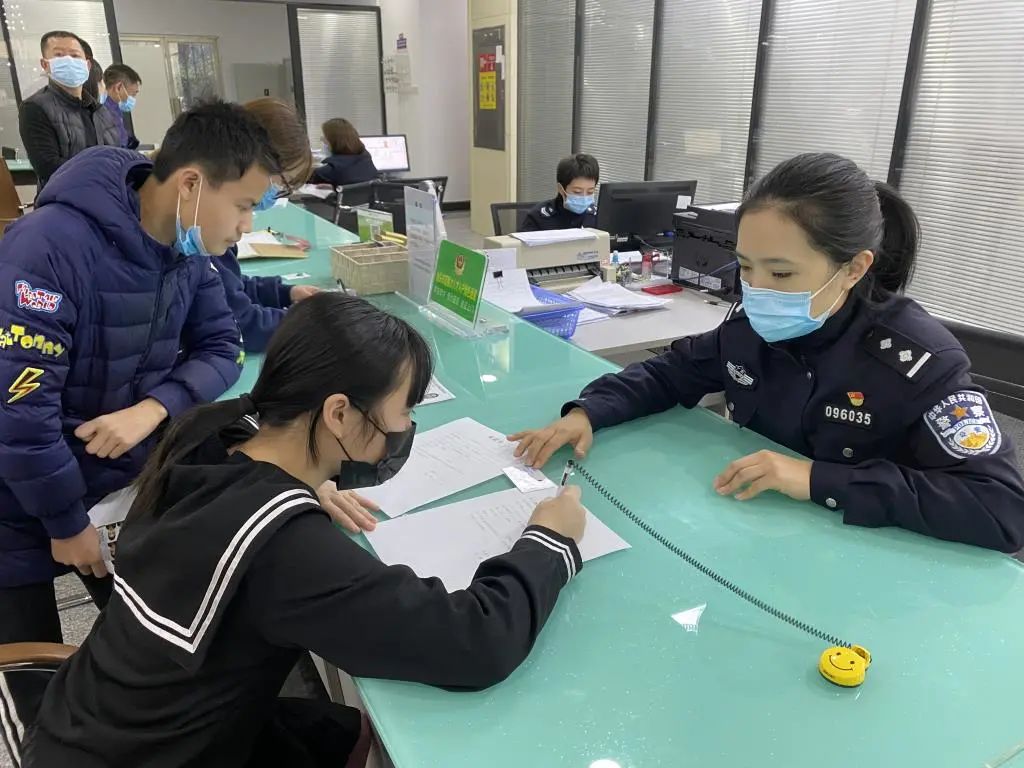 政务服务中心可以异地办理身份证,全区实现异地身份证办理工作亮点