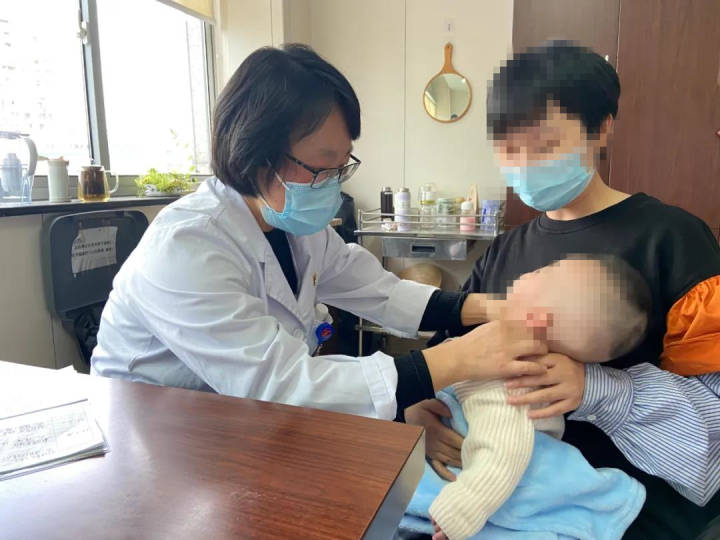 宝宝歪头症和斜颈治疗按摩方法,宝宝歪头睡觉斜颈