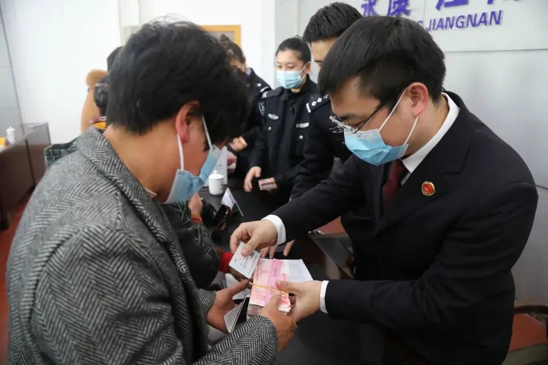 这个小年夜，91名老年人的心血钱都拿回来了！