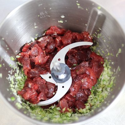 第一美食炸松肉家常做法,老东北美食炸大肉