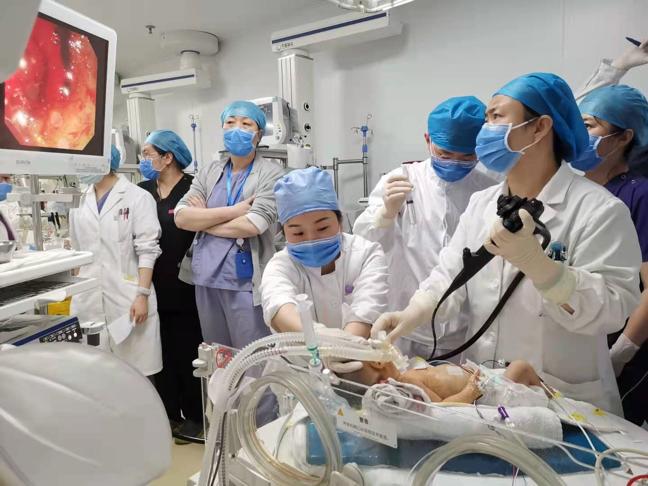 多学科协作，32周早产儿严重消化道出血转危为安