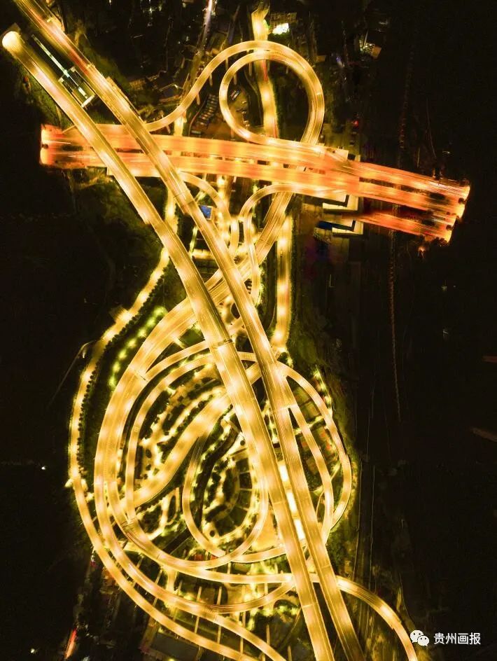 华灯初上的下一句是,华灯初上里面的纯音乐