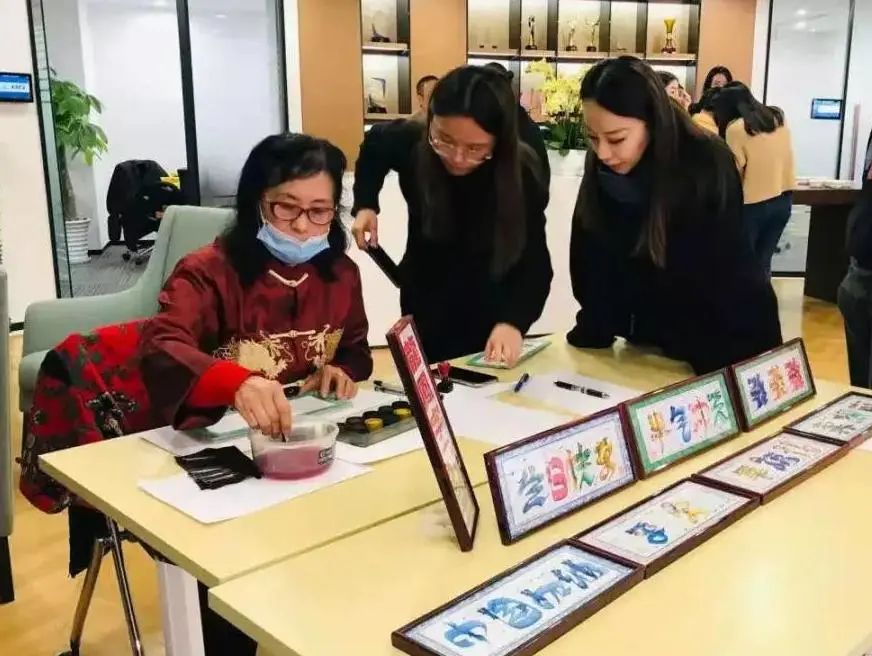 灯期满，看看陆家嘴人怎么“闹”元宵