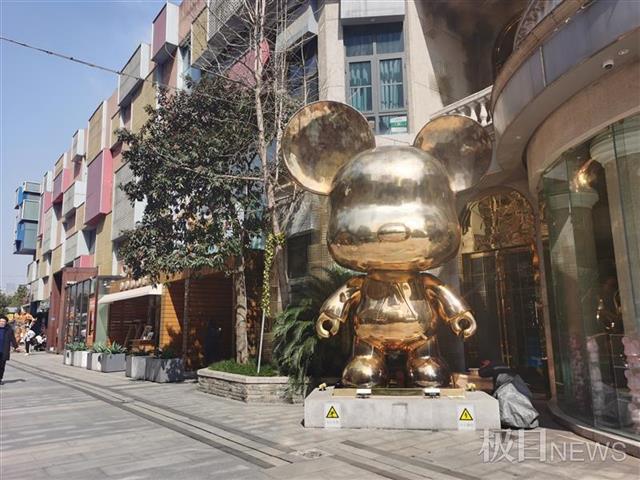 一只价值120万元，年轻人爱玩的熊引发潮流风暴