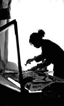 中国入殓师：被问工作就说是民政部门，摸着尸体像冰啤，化妆时逝者眼睛突然睁开