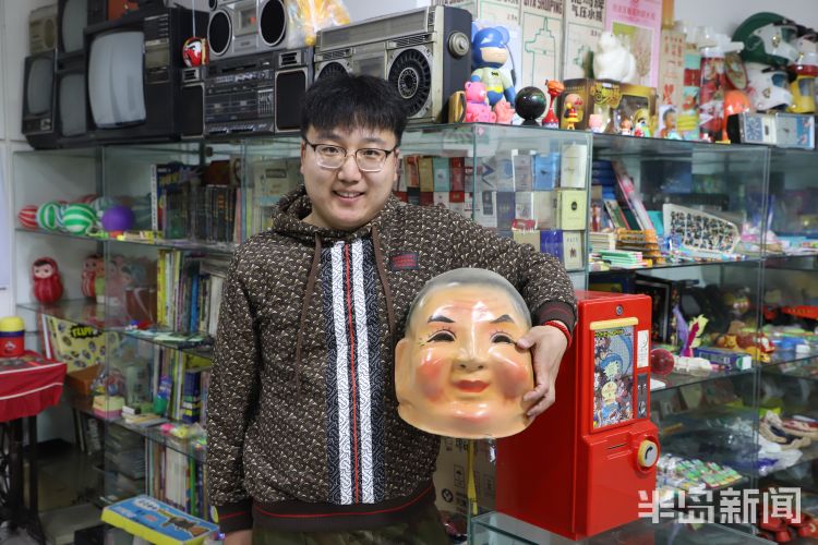 百味人生丨一箱过期方便面能卖3600！青岛小伙攒出“80后时光机”，收藏近6000件老物件