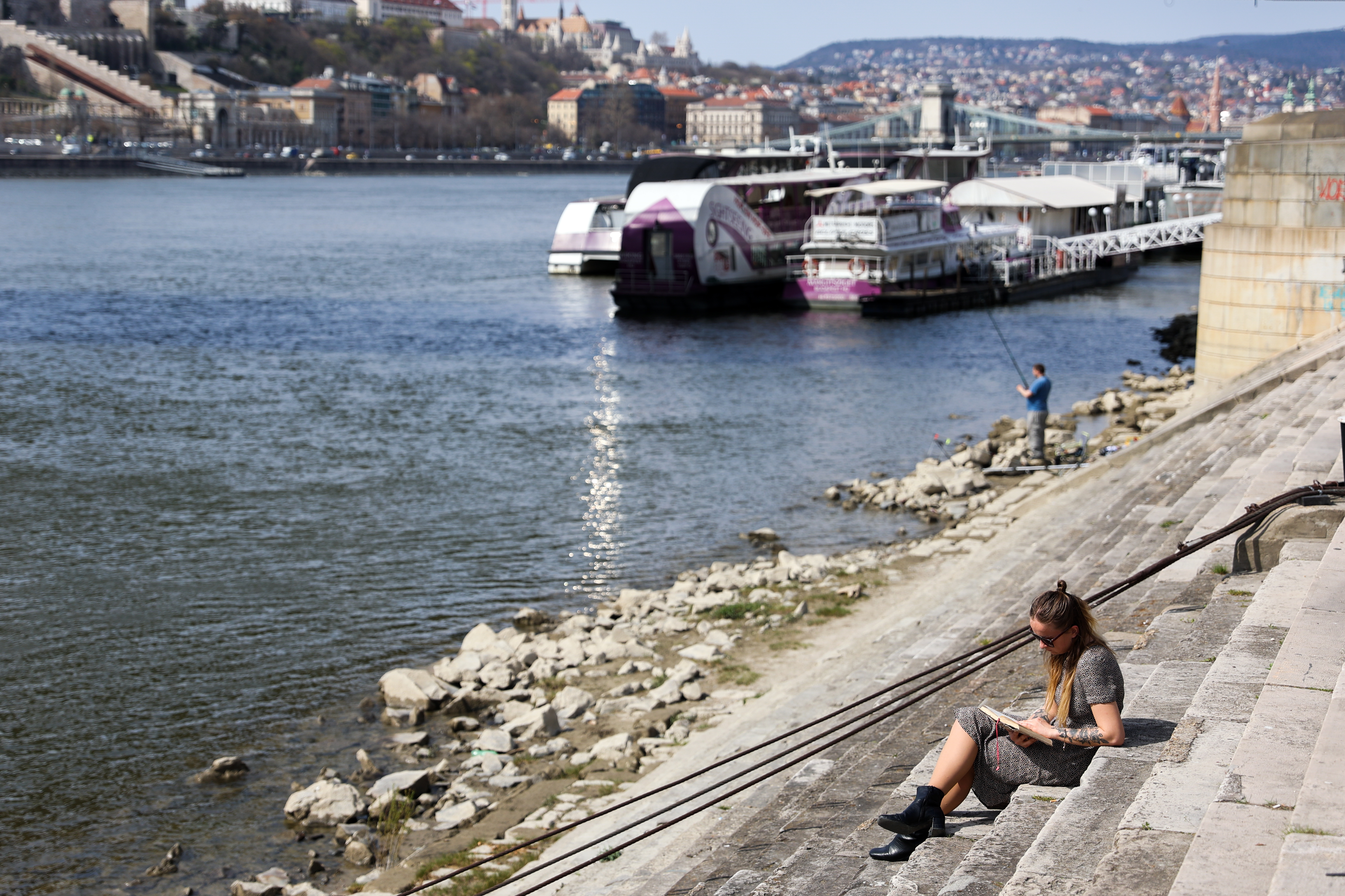 疫情下的伊朗街头,疫情下的呼和浩特街头