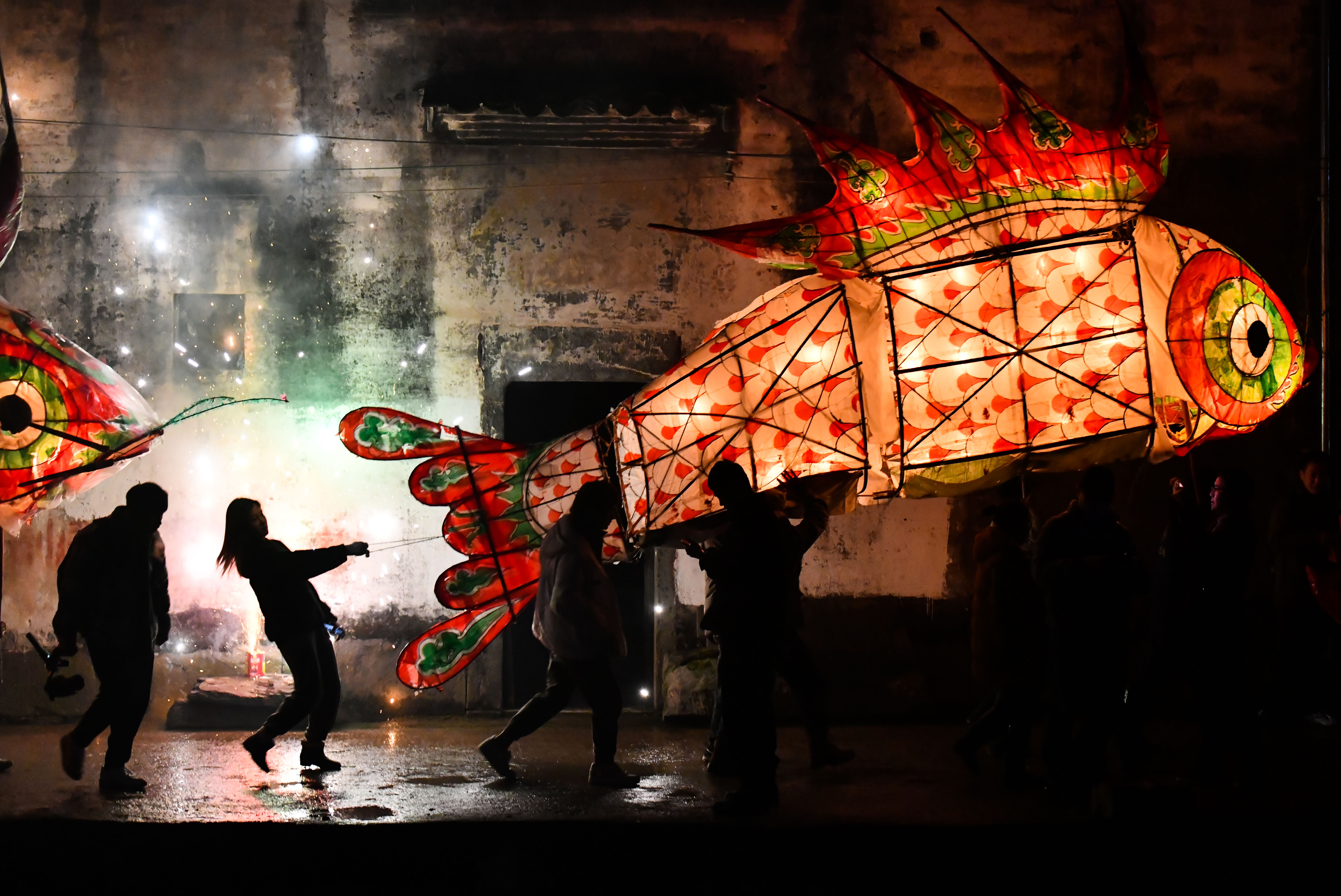 以正确方向推动文化繁荣,协调发展蕴含着丰富的文化