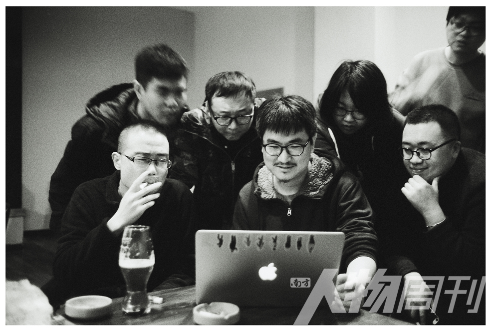 专访万能青年旅店，时代症候里的突围|封面人物