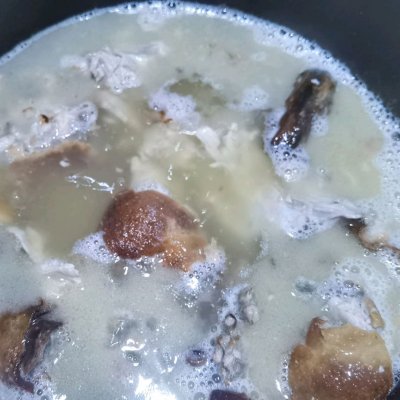 大厨教您做一锅美味的鸭架汤,家常鸭架汤