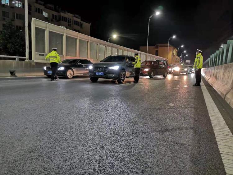 半岛聚焦丨自己喝醉，家庭撞碎！醉驾入刑满10年，一些醉驾者成立贴吧、QQ群忏悔