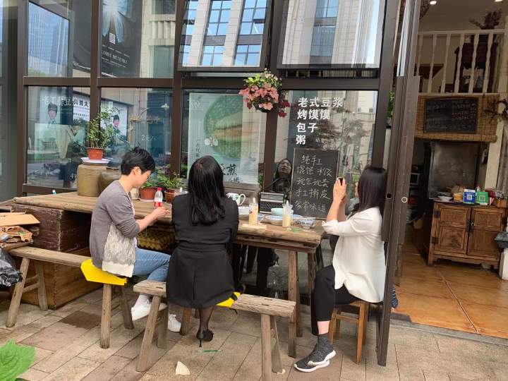 小时小店直播生活｜太拼了，5月1日凌晨4点，杭州这里就开始忙忙忙了