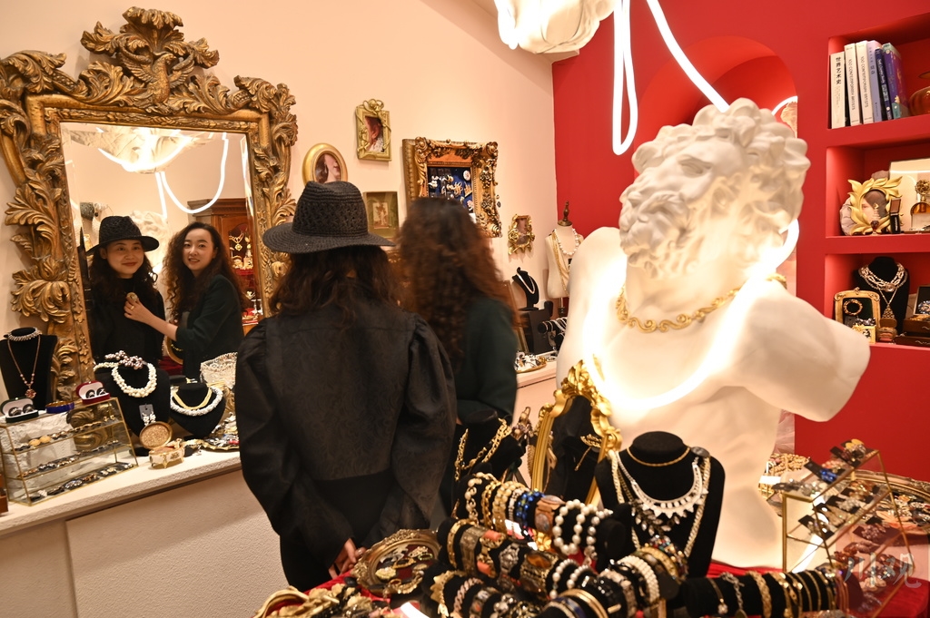 万象更新大学路,万象更新