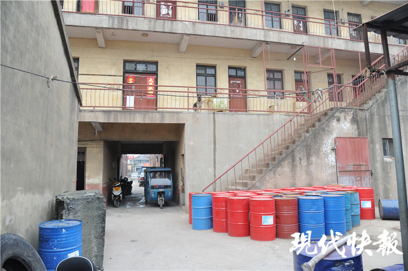 有鬼！闲置厂房里271台电脑在运行，却没一个人