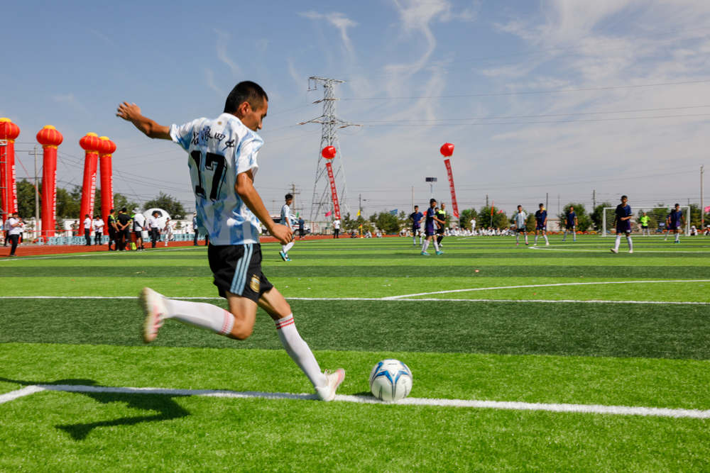 古浪县第二届小学足球联赛开幕式,绿茵场追逐足球梦