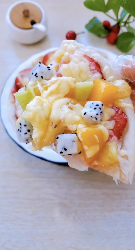 最简单的水果披萨怎么做,水果披萨烤箱做法全过程