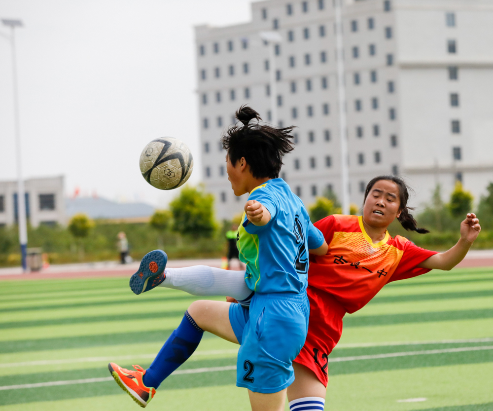 足球赛场上的催泪时刻,感动足球场上落泪的瞬间