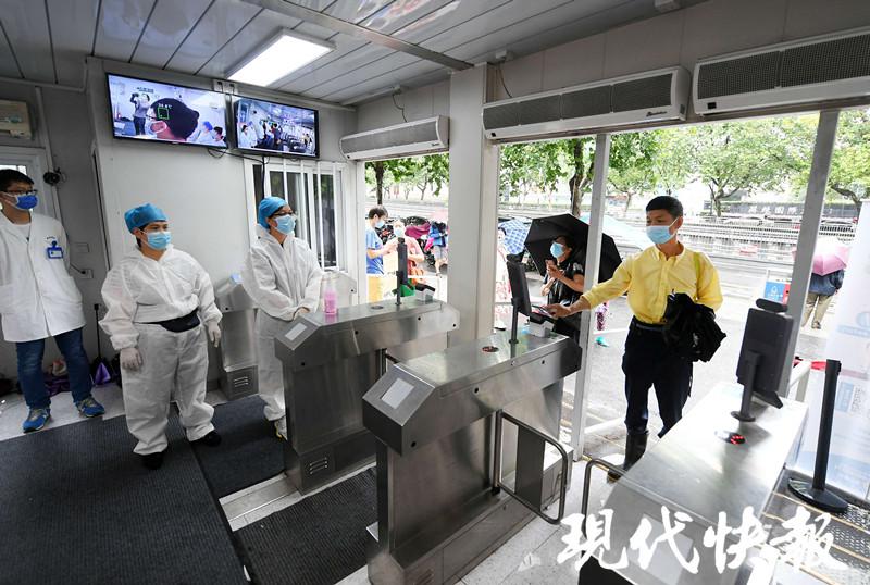 南京鼓楼医院星期六正常门诊吗,去南京鼓楼医院健康码会变黄吗