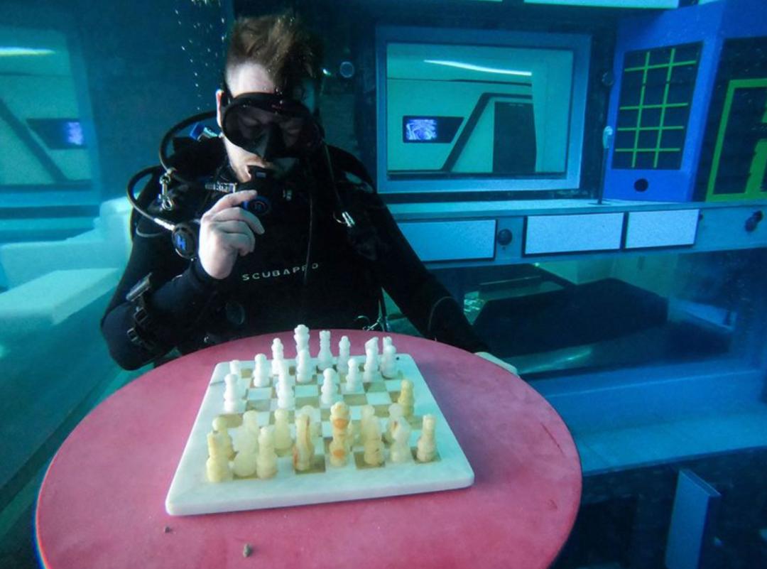 迪拜最深潜水池有鱼吗,世界最深的潜水池怎么去