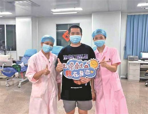 爱心市民为病危患者捐献熊猫血,00后熊猫血男生2小时跨省献血救人