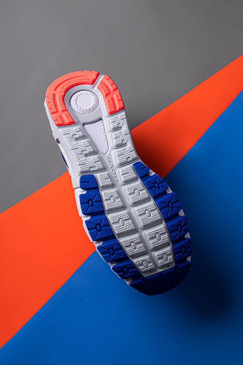 UA「仿生黑科技」曝光！这才叫「定制级」脚感