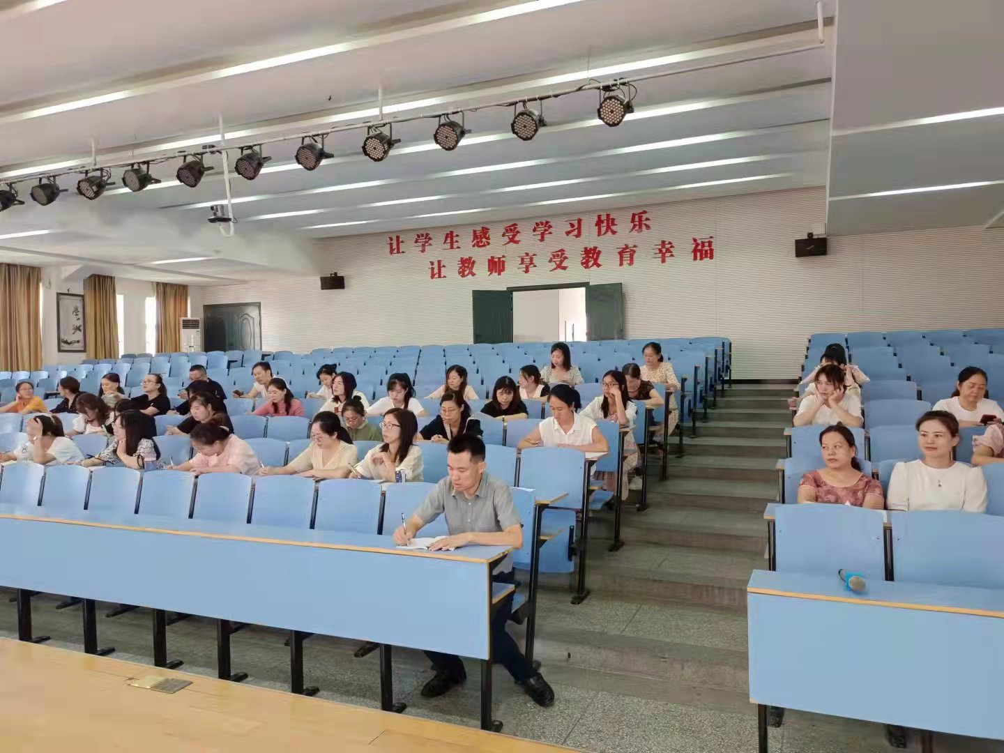 小学语文新教师见面课简报,新教师公开课展示美篇