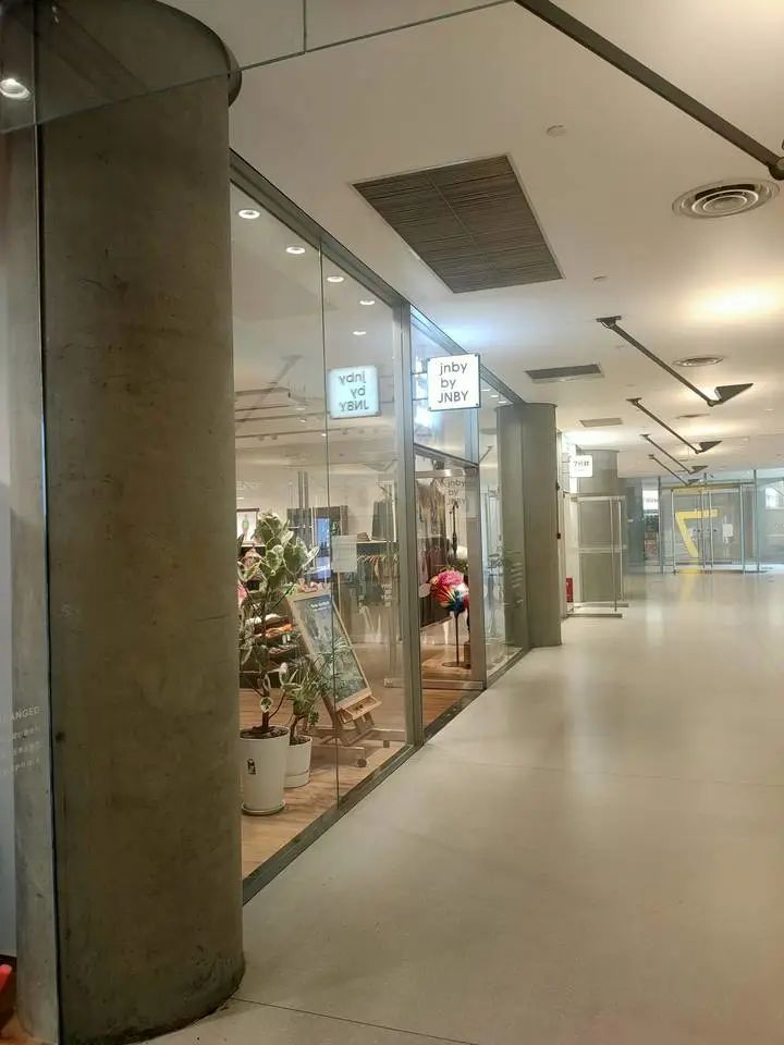 *力暴**、性暗示.....很多人在买的知名童装竟是这种画风！浙江宝妈怒了：设计师是怎么想的