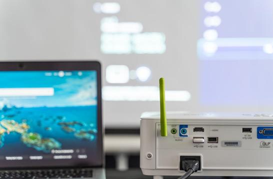 benq明基投影机pb2145,明基e540能伸缩的投影仪
