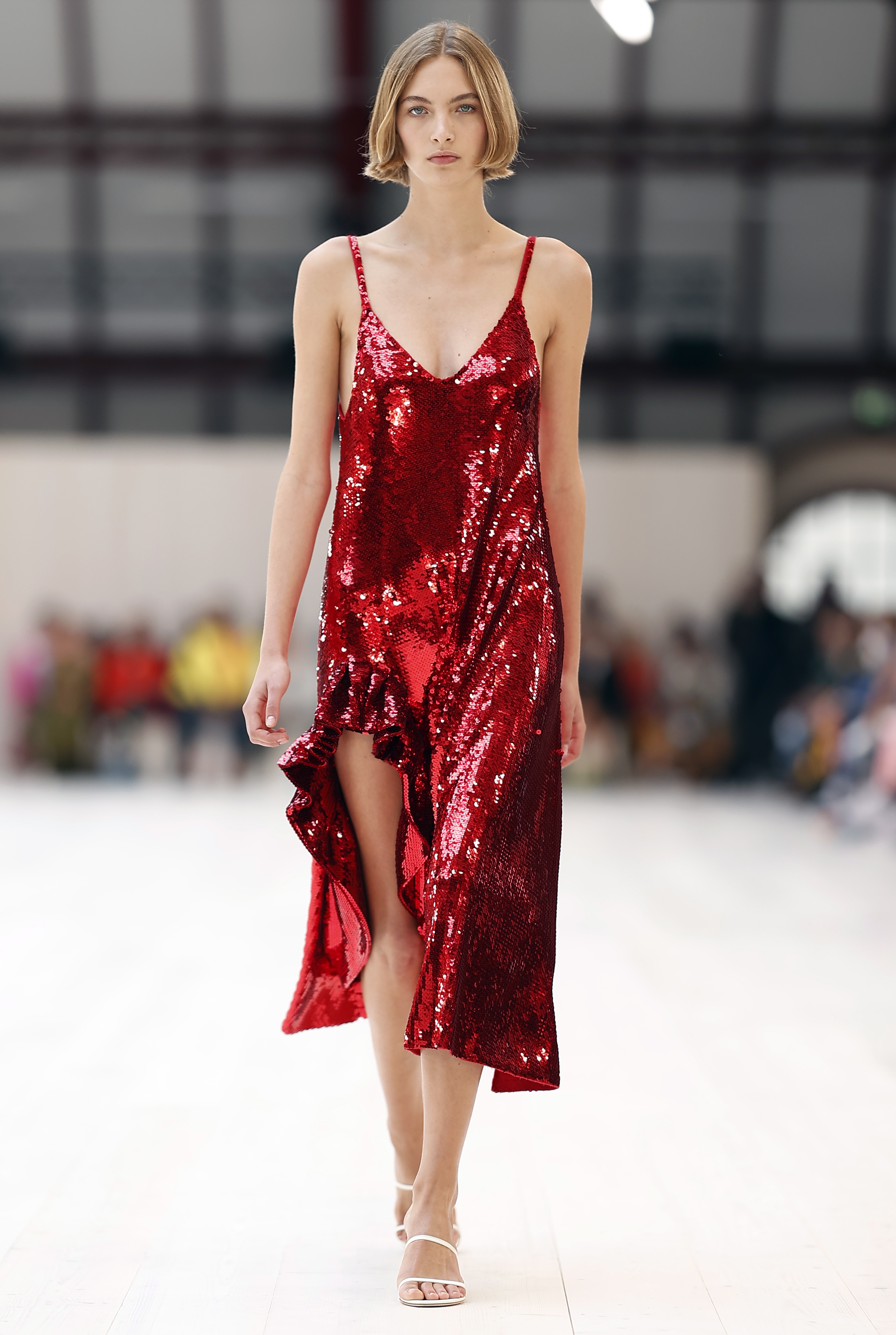 巴黎时装周罗意威场地,吴磊罗意威巴黎看秀