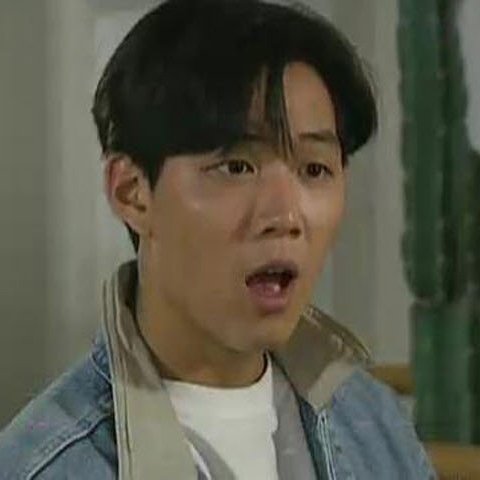 韩剧《鱿鱼游戏》奇勋的华丽过去？来看90年代20岁的李政宰颜值