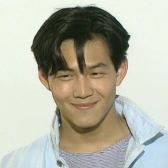 韩剧《鱿鱼游戏》奇勋的华丽过去？来看90年代20岁的李政宰颜值