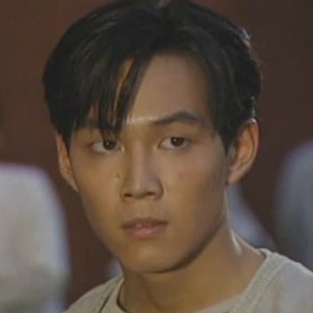 韩剧《鱿鱼游戏》奇勋的华丽过去？来看90年代20岁的李政宰颜值