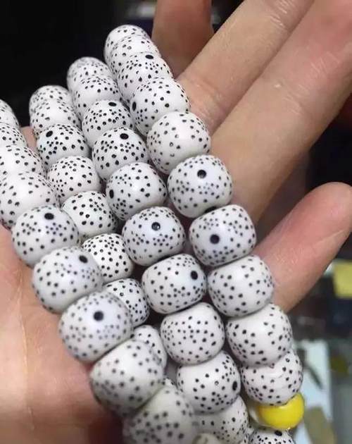 塑料做的文玩是真的吗,文玩白塑料如何辨别真假