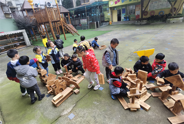 自主皆精彩，混出真乐趣——雨城一幼中大街园区混龄走班活动开始啦