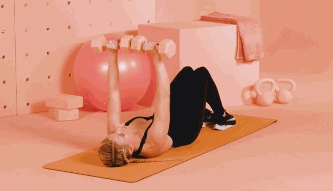 10个强壮胸部和背部的锻炼动作,如何锻炼肩部和胸部肌肉