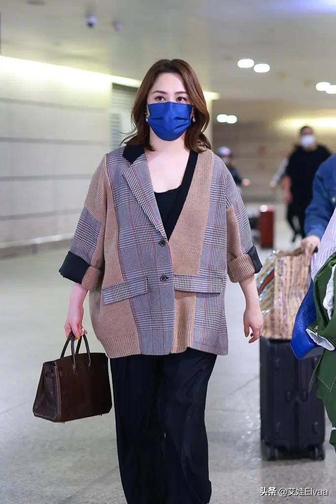 阿娇最新西装照片,阿娇穿小绿西装