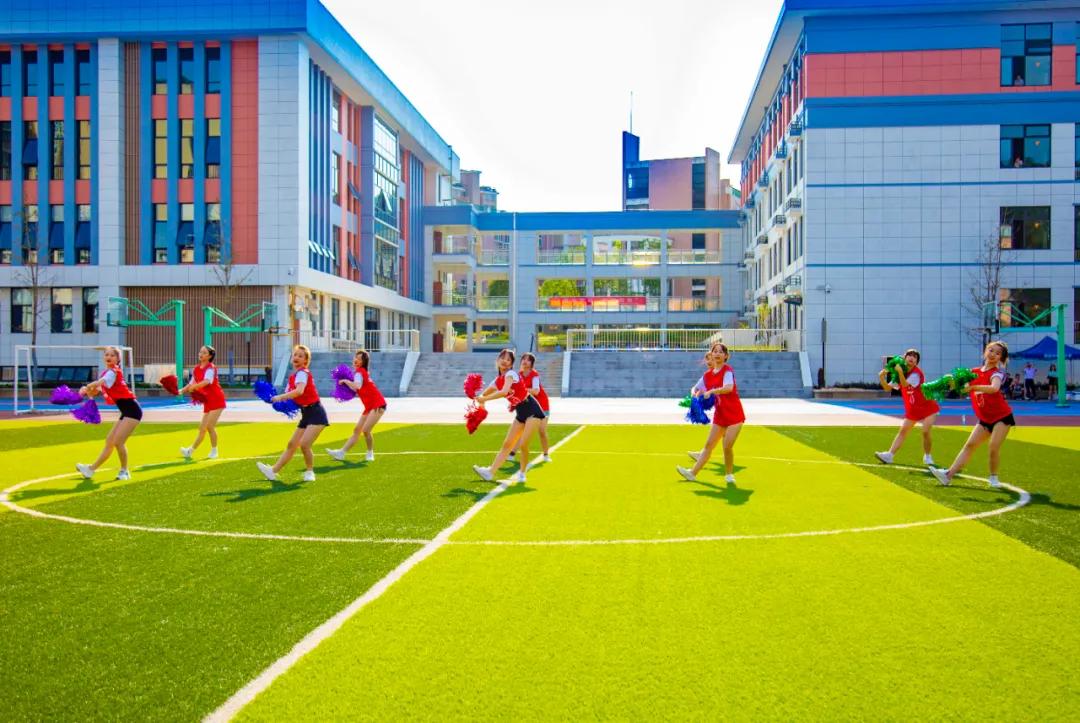 以球会友传情谊增进交流展风采,以球会友推动蓬勃发展